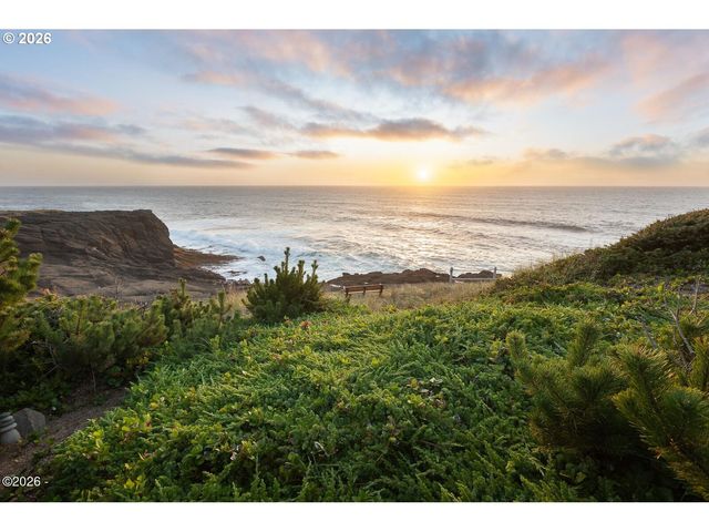 520 Sw COVE Pt, Depoe Bay, OR 97341