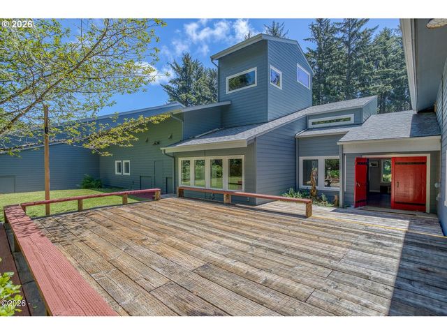 520 Sw COVE Pt, Depoe Bay, OR 97341