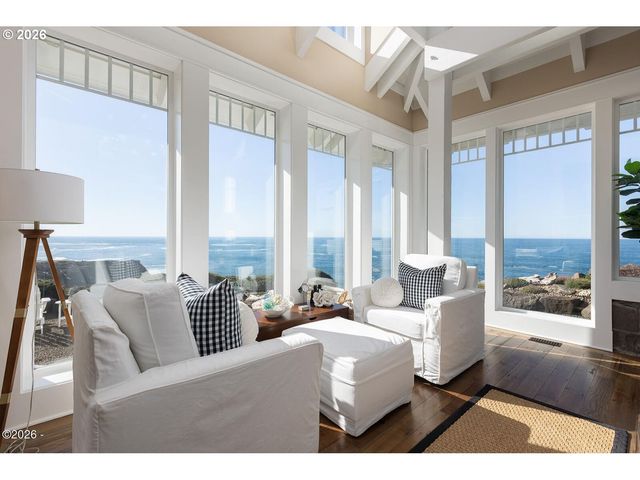 520 Sw COVE Pt, Depoe Bay, OR 97341