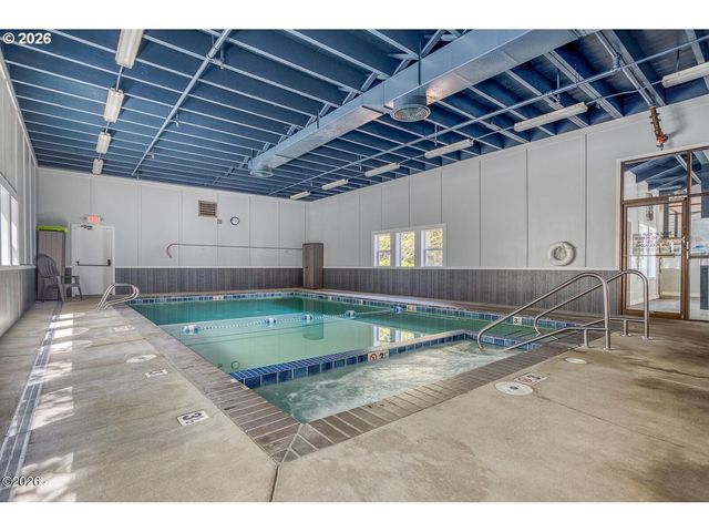 520 Sw COVE Pt, Depoe Bay, OR 97341