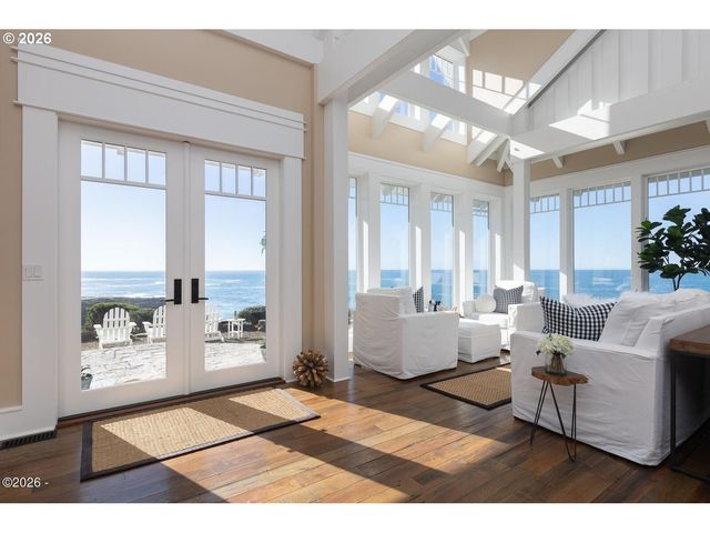 520 Sw COVE Pt, Depoe Bay, OR 97341