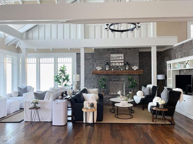 520 Sw COVE Pt, Depoe Bay, OR 97341