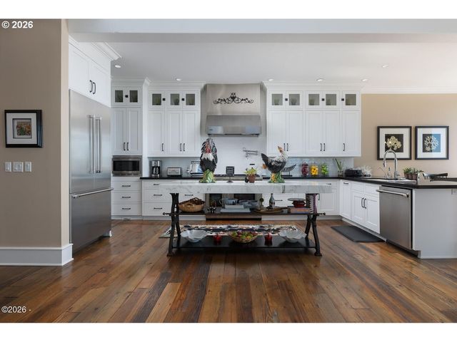 520 Sw COVE Pt, Depoe Bay, OR 97341