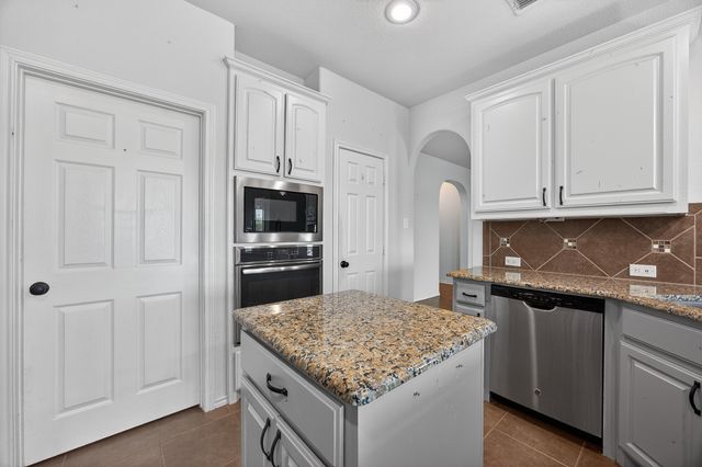 15812 Carlton Oaks Drive, Fort Worth, TX 76177