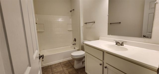 6206 Lacey Oak Drive, Hitchcock, TX 77563