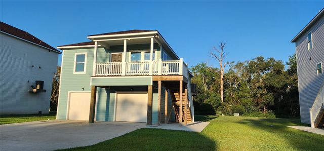 6206 Lacey Oak Drive, Hitchcock, TX 77563