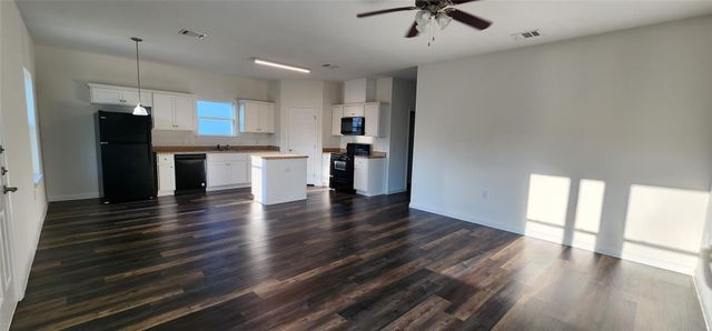 6206 Lacey Oak Drive, Hitchcock, TX 77563