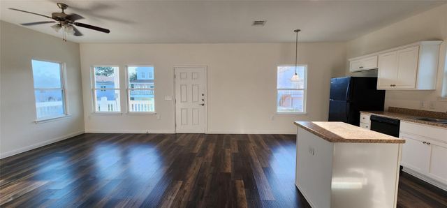 6206 Lacey Oak Drive, Hitchcock, TX 77563