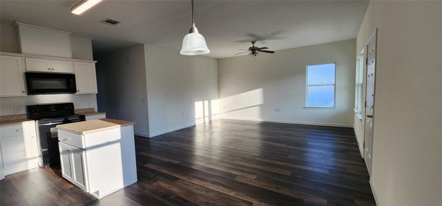 6206 Lacey Oak Drive, Hitchcock, TX 77563