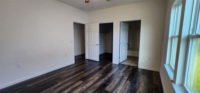 6206 Lacey Oak Drive, Hitchcock, TX 77563