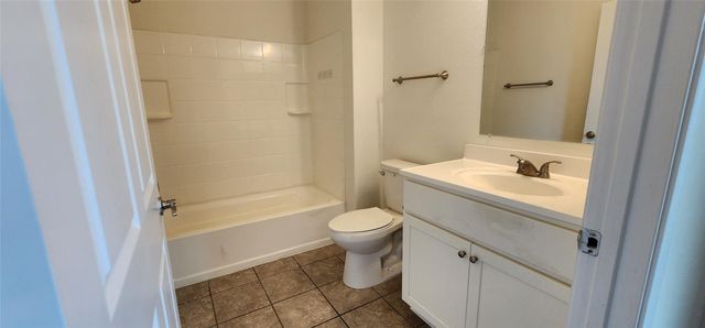 6206 Lacey Oak Drive, Hitchcock, TX 77563