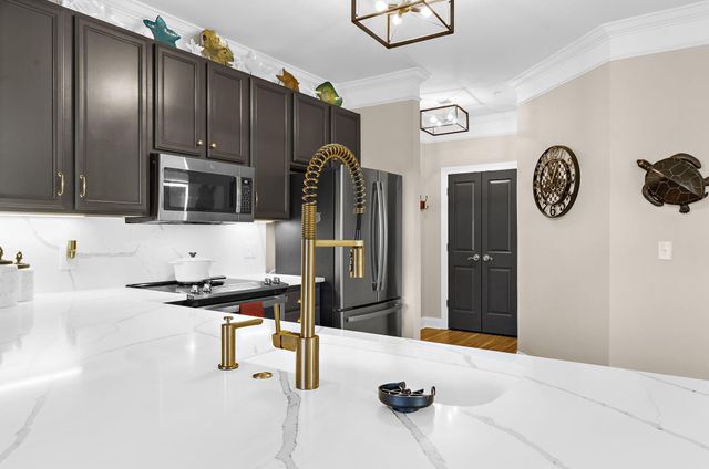 2244 Ashley Crossing Drive 112, Charleston, SC 29414