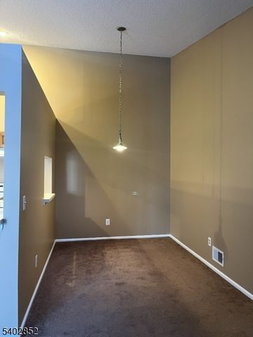 611 Lilac Ln, Mahwah Twp., NJ 07430