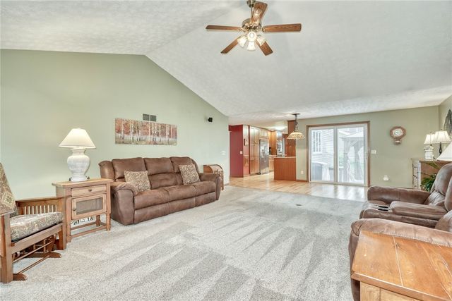 721 Close Circle, Webster, NY 14580