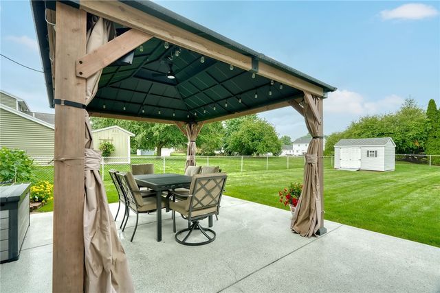 721 Close Circle, Webster, NY 14580