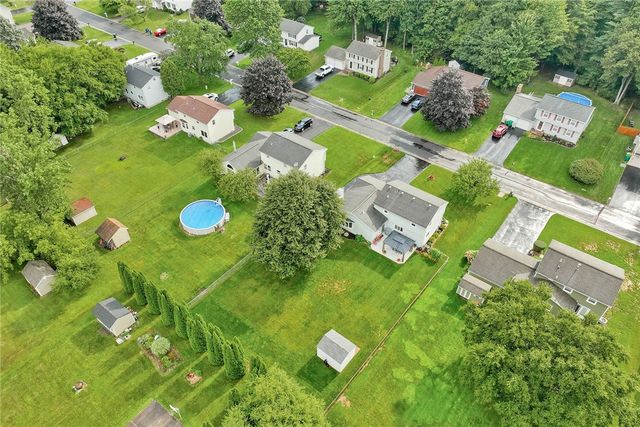 721 Close Circle, Webster, NY 14580