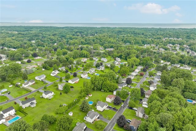 721 Close Circle, Webster, NY 14580