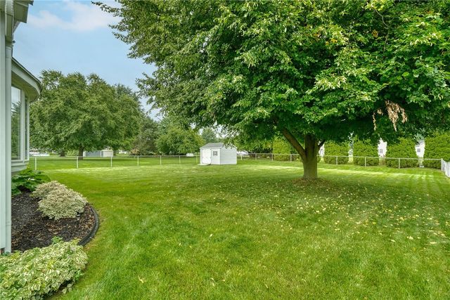 721 Close Circle, Webster, NY 14580