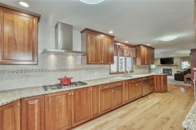 721 Close Circle, Webster, NY 14580