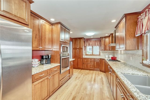721 Close Circle, Webster, NY 14580
