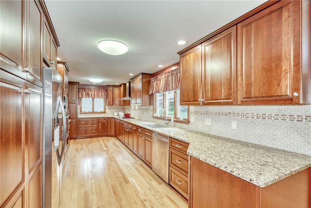 721 Close Circle, Webster, NY 14580