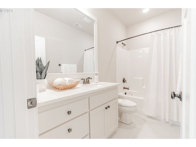 4913 Se BARBARA LYNN Way, Milwaukie, OR 97222
