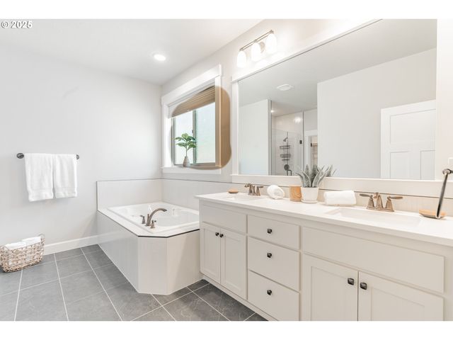 4913 Se BARBARA LYNN Way, Milwaukie, OR 97222