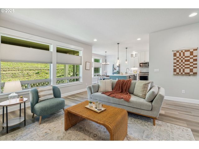 4913 Se BARBARA LYNN Way, Milwaukie, OR 97222