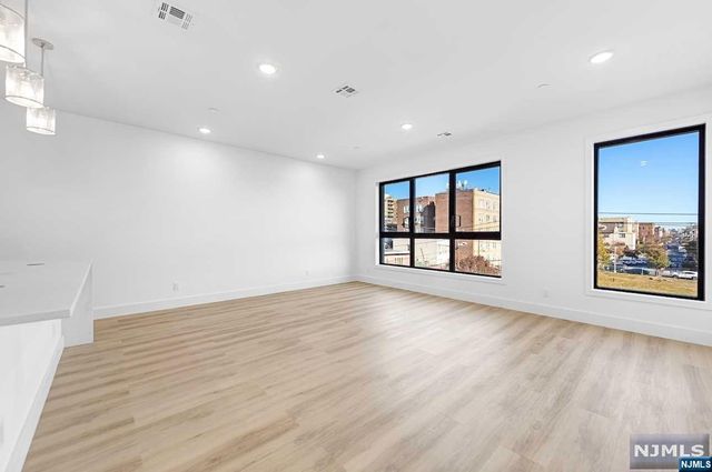 135 44th Street 1, Union City, NJ 07087