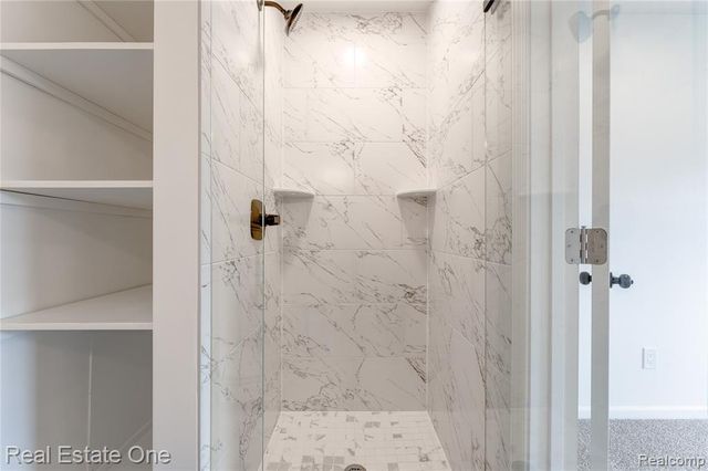 801 W Long Lake Road 4, Bloomfield Hills, MI 48302