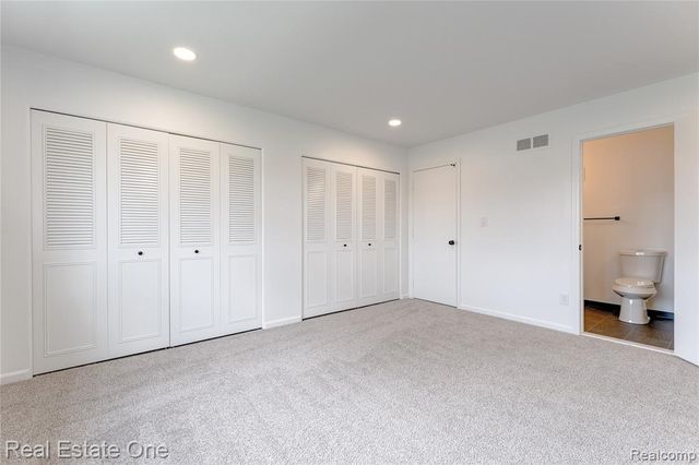 801 W Long Lake Road 4, Bloomfield Hills, MI 48302