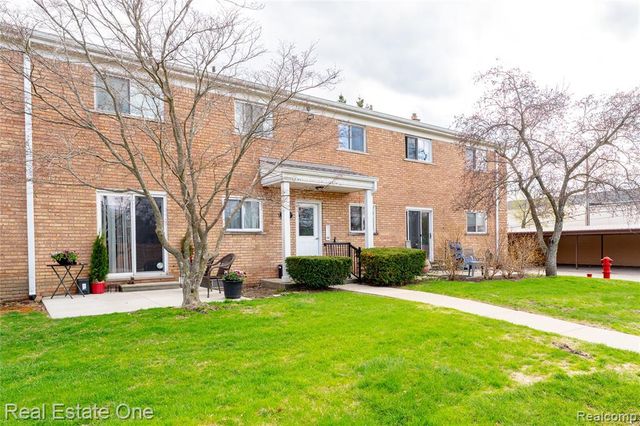 801 W Long Lake Road 4, Bloomfield Hills, MI 48302