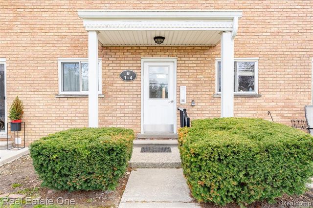 801 W Long Lake Road 4, Bloomfield Hills, MI 48302