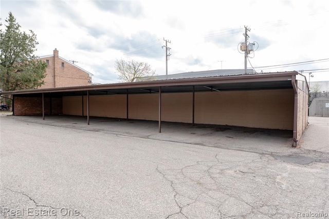 801 W Long Lake Road 4, Bloomfield Hills, MI 48302