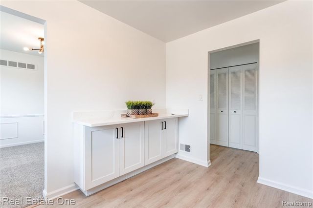 801 W Long Lake Road 4, Bloomfield Hills, MI 48302