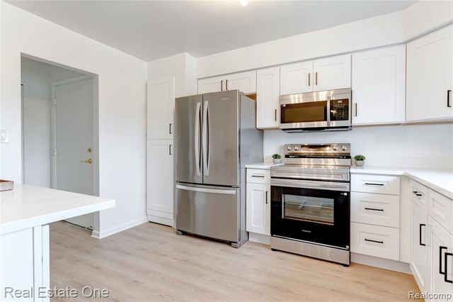 801 W Long Lake Road 4, Bloomfield Hills, MI 48302