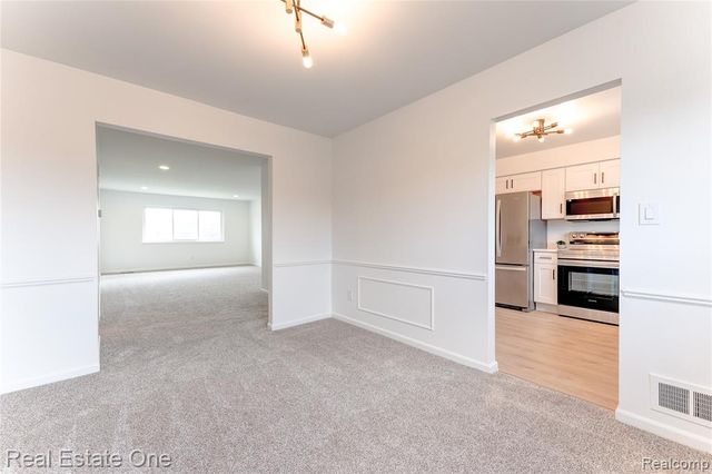 801 W Long Lake Road 4, Bloomfield Hills, MI 48302