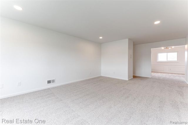 801 W Long Lake Road 4, Bloomfield Hills, MI 48302