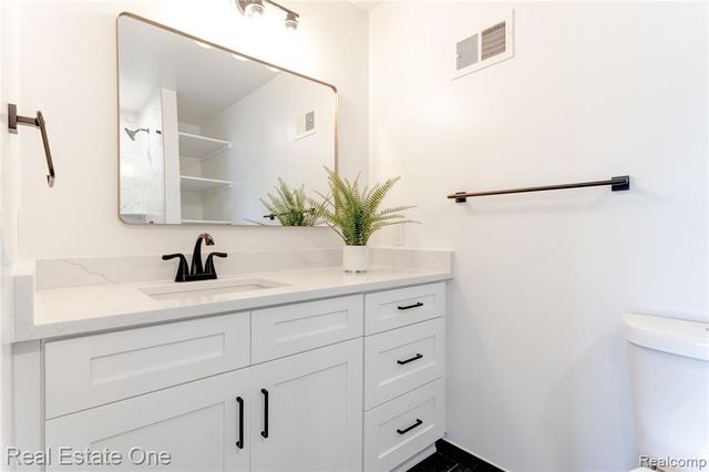 801 W Long Lake Road 4, Bloomfield Hills, MI 48302