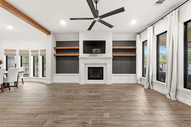 118 Red Petal Way, Conroe, TX 77304