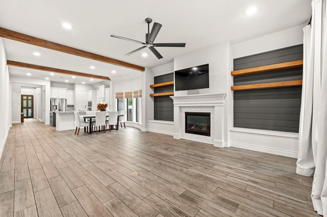 118 Red Petal Way, Conroe, TX 77304