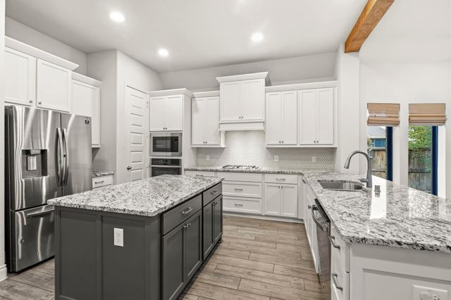 118 Red Petal Way, Conroe, TX 77304