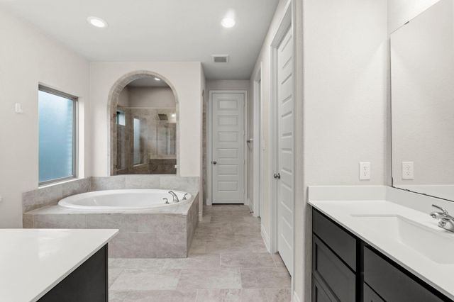 118 Red Petal Way, Conroe, TX 77304