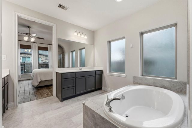 118 Red Petal Way, Conroe, TX 77304