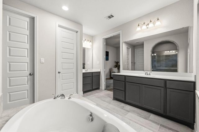 118 Red Petal Way, Conroe, TX 77304