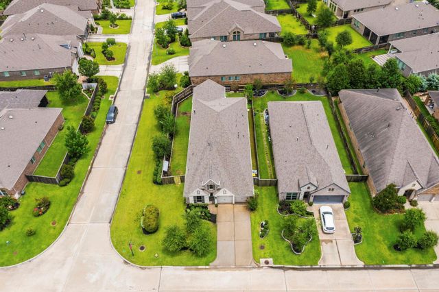 118 Red Petal Way, Conroe, TX 77304