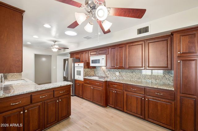 4902 E OSBORN Road, Phoenix, AZ 85018