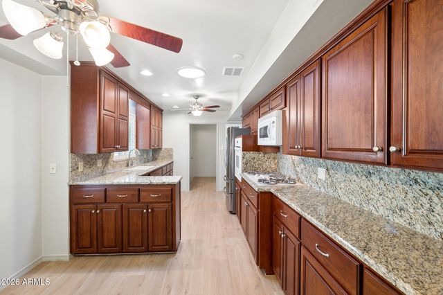 4902 E OSBORN Road, Phoenix, AZ 85018