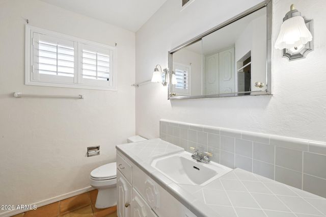 4902 E OSBORN Road, Phoenix, AZ 85018