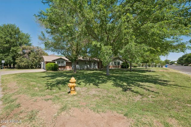 4902 E OSBORN Road, Phoenix, AZ 85018